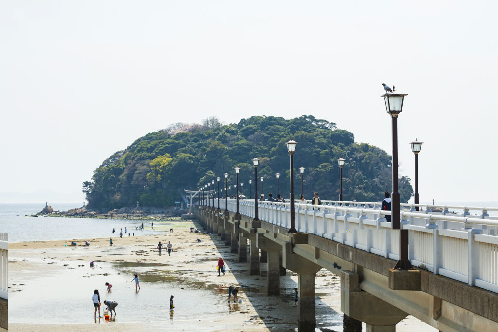 竹島と竹島橋・三河湾
